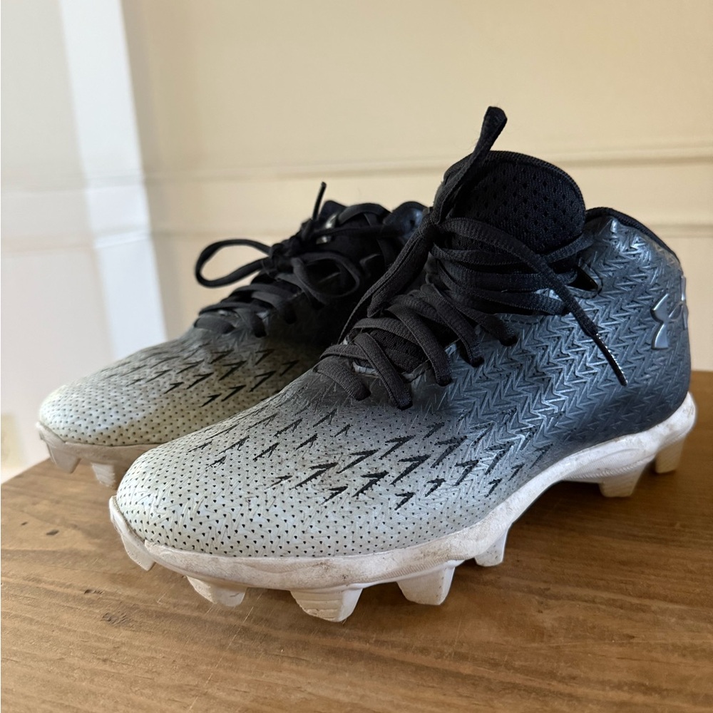 Under Armour Black and Gray Athletic Cleats 4.5Y